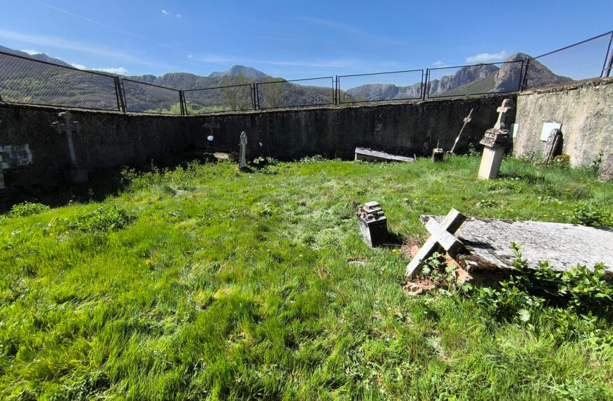 Hacendera de primavera en el cementerio